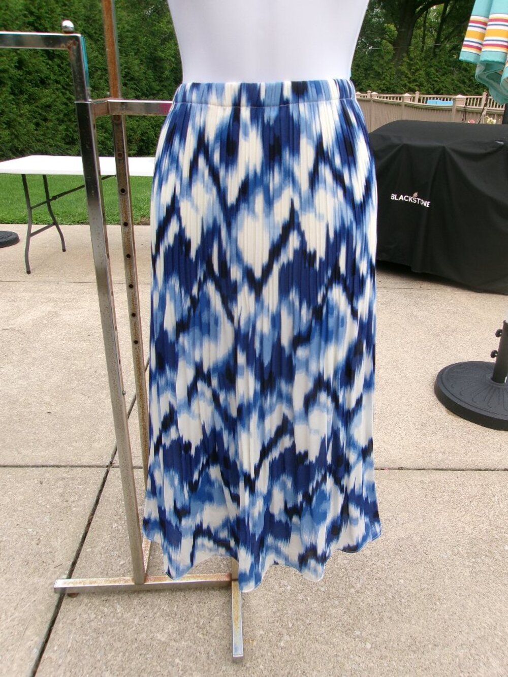 NWT BELLE BLUE&WHITE PLEATED SKIRT L